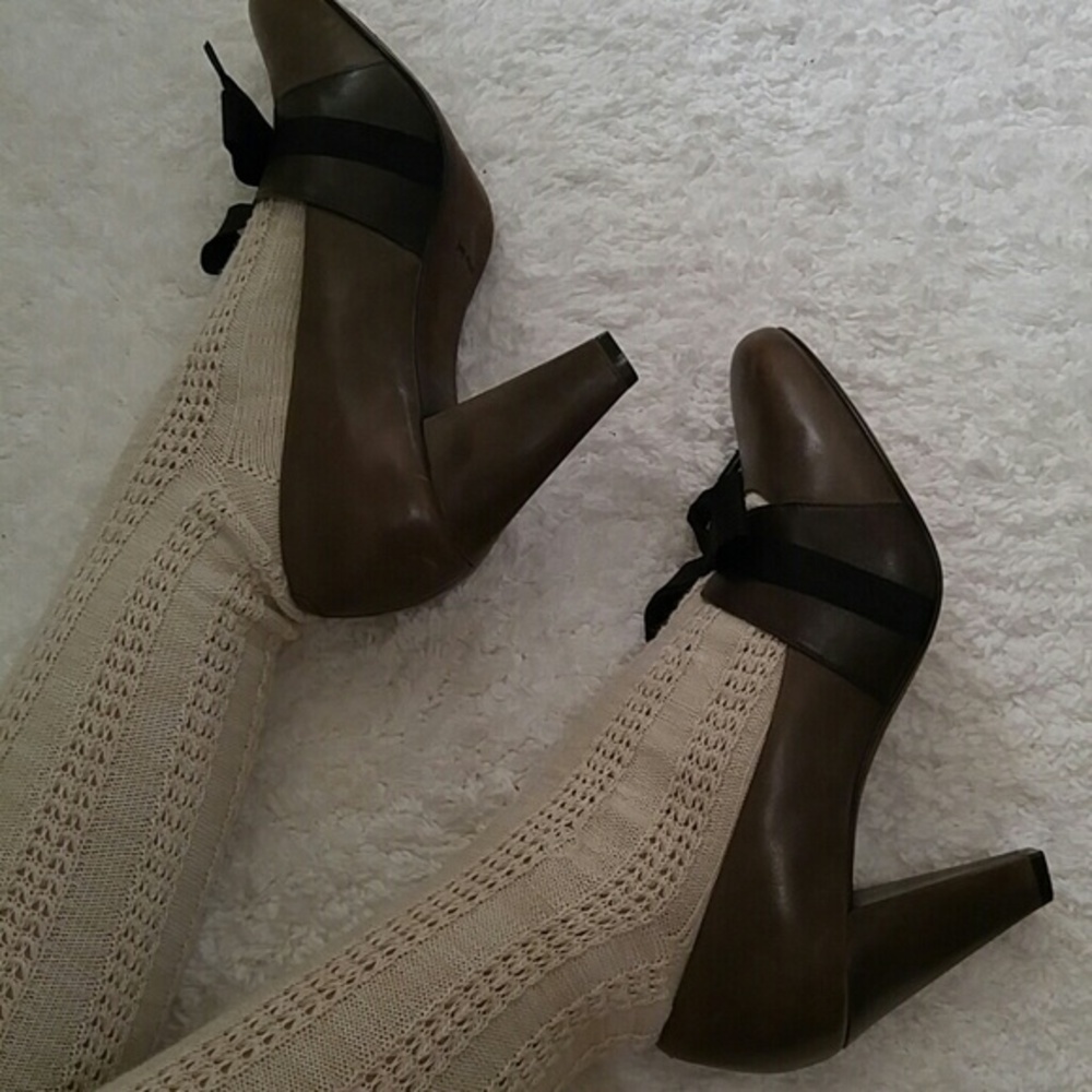 Joy Chen grey/black genuine leather Maryjane pumps size 8.5